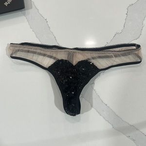 NWT - Victoria’s Secret - Mesh and Sequin Heart Thong 🖤